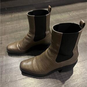 Brown Crocodile Pattern Chelsea Boots